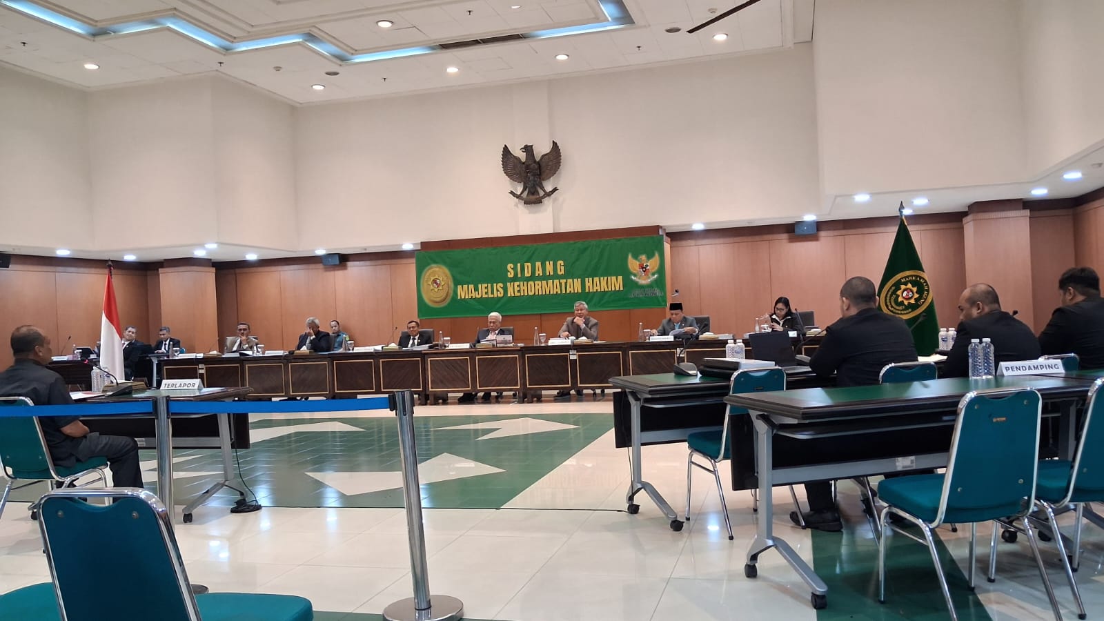 sidang majelis kehormatan hakim yang memecat terlapor sw Ysfk7